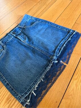 Old Navy Y2K Dark Blue Denim Mini Skirt with Hem Lace Trim | Size 2